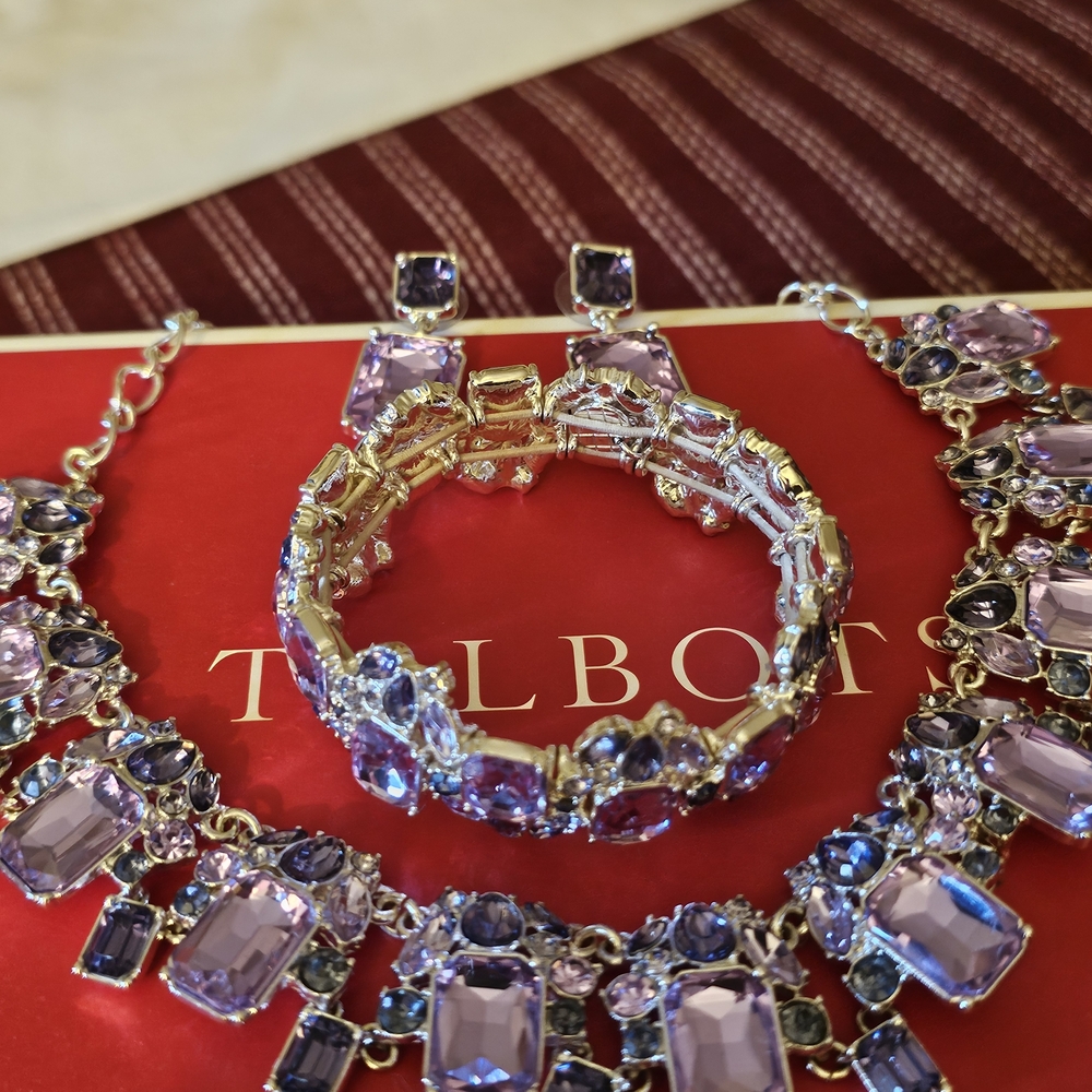 Talbots Pale Purple Crystal Statement Necklace and Bracelet Set - Picture 2 of 2